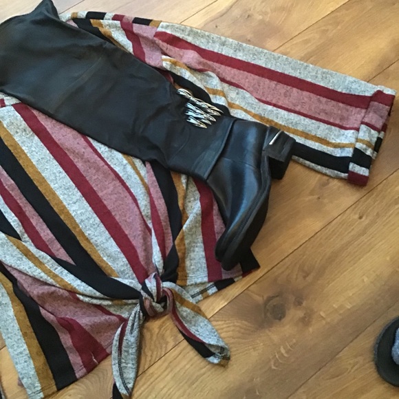 SALE BELL SLEEVE FRONT TIE DROP SHOULDER TOP - Picture 9 of 9